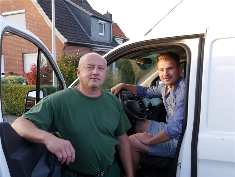 Werner (links) und Kevin Rast wurden für ihren couragierten Einsatz im Mai vergangenen Jahres für den „Aktenzeichen XY“-Ehrenpreis nominiert. Foto: Umland / Logo: ZDF