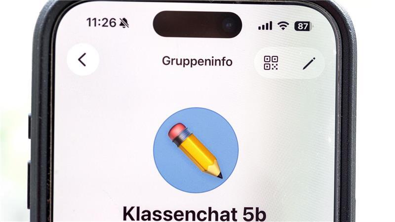 WhatsApp-Gruppen werden häufig für die Kommunikation im Schulalltag genutzt. (Illustration)