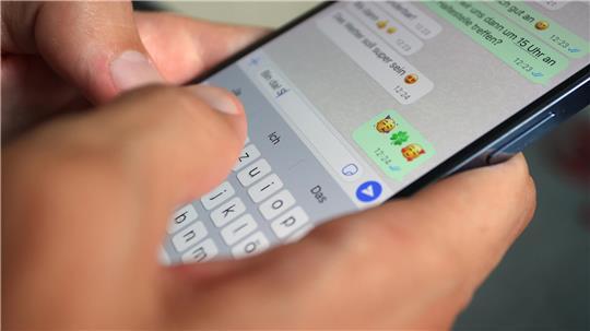 Whatsapp und Signal: Link-Vorschauen bieten beide Messenger, sie sind von den Entwicklern aber unterschiedlich umgesetzt worden. (