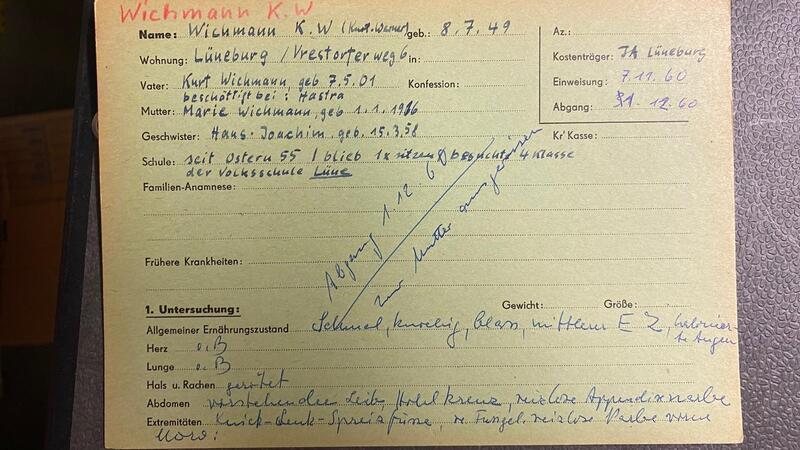 Wichmann verbrachte Jahre seiner Kindheit und Jugend in Heimen. Diese Karteikarte zeigt, dass er im November 1960 als Elfjähriger in Stade untergebracht wurde - und schon nach einem Monat ausriss.