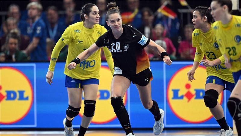 Wie Mama: Holt Handballerin Vogel das zweite Familien-Gold? Wichtig im Angriff und in der Abwehr: Emily Vogel.
