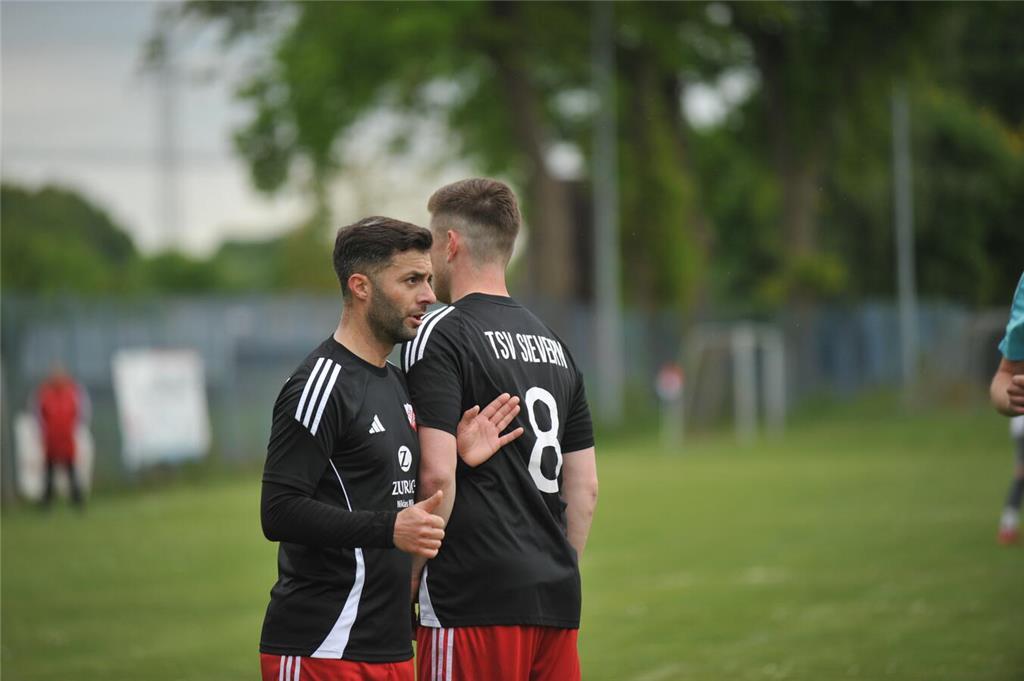 Wichtige Punkte im Abstiegskampf: Der Deinster SV hat am Sonntagnachmittag mit 4...