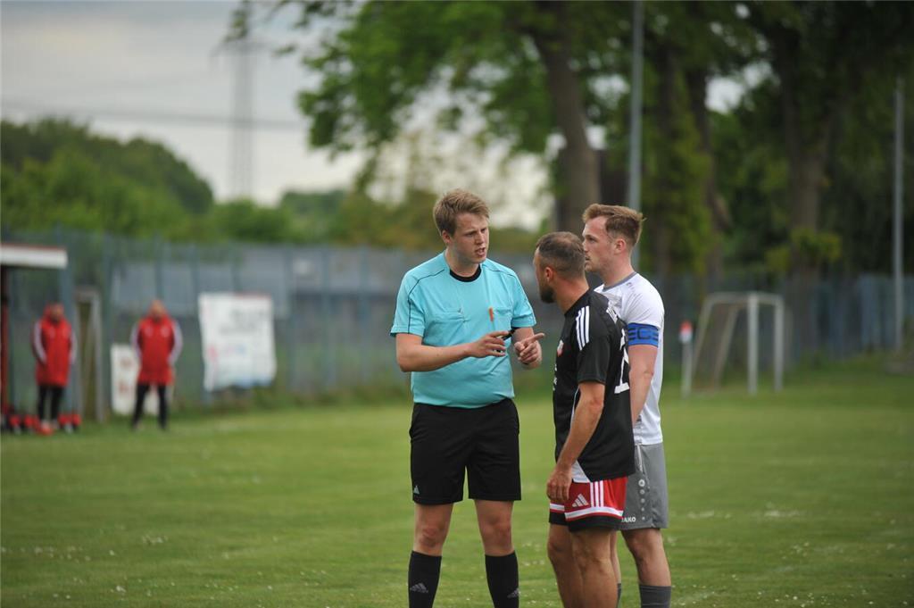Wichtige Punkte im Abstiegskampf: Der Deinster SV hat am Sonntagnachmittag mit 4...