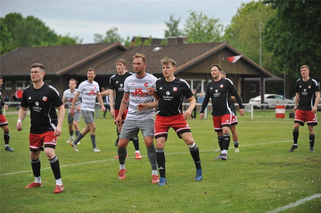 Wichtige Punkte im Abstiegskampf: Der Deinster SV hat am Sonntagnachmittag mit 4...
