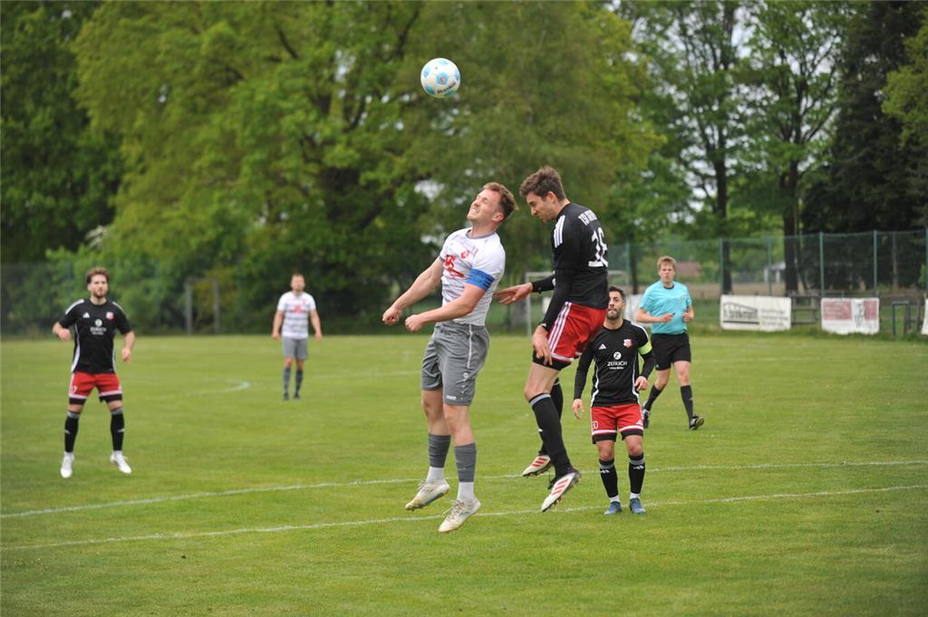 Wichtige Punkte im Abstiegskampf: Der Deinster SV hat am Sonntagnachmittag mit 4...