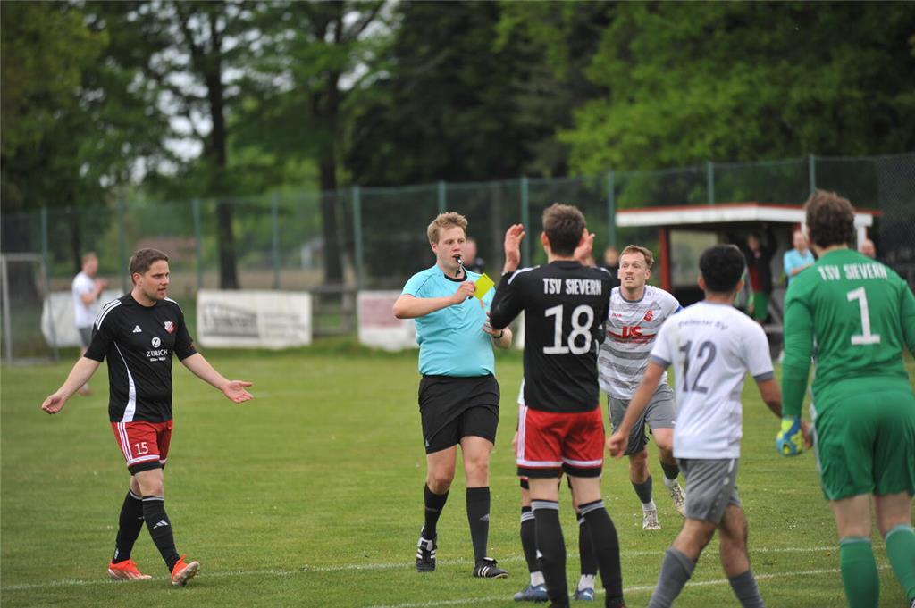 Wichtige Punkte im Abstiegskampf: Der Deinster SV hat am Sonntagnachmittag mit 4...