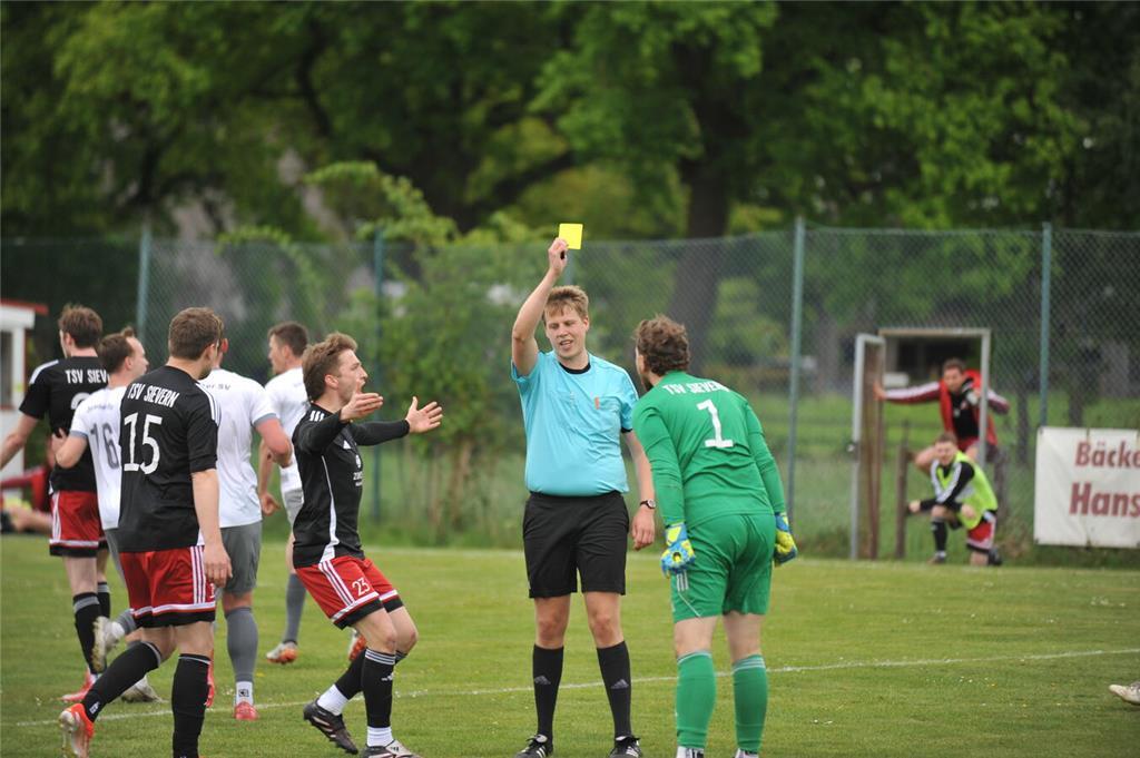 Wichtige Punkte im Abstiegskampf: Der Deinster SV hat am Sonntagnachmittag mit 4...