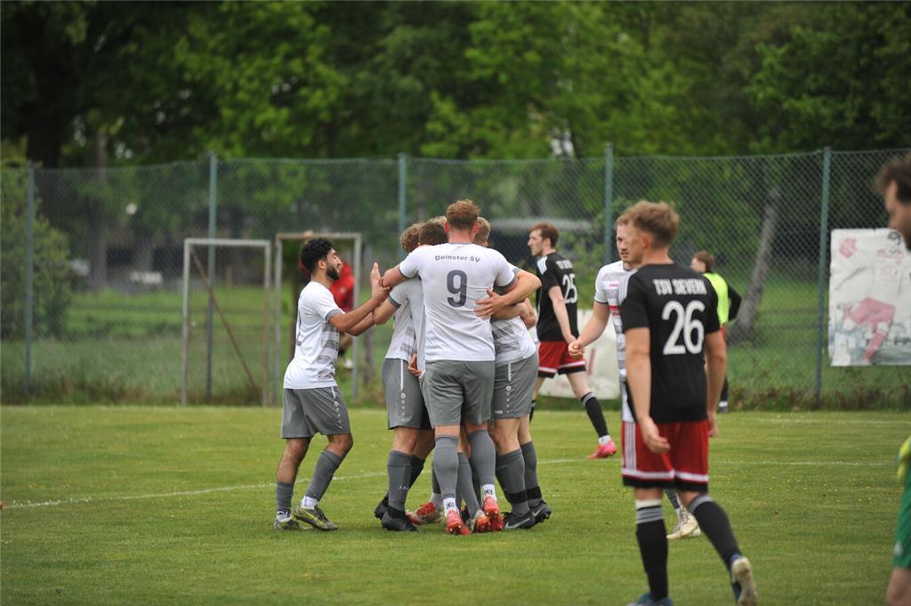 Wichtige Punkte im Abstiegskampf: Der Deinster SV hat am Sonntagnachmittag mit 4...