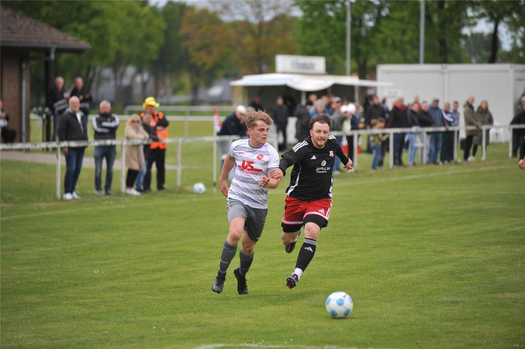 Wichtige Punkte im Abstiegskampf: Der Deinster SV hat am Sonntagnachmittag mit 4...