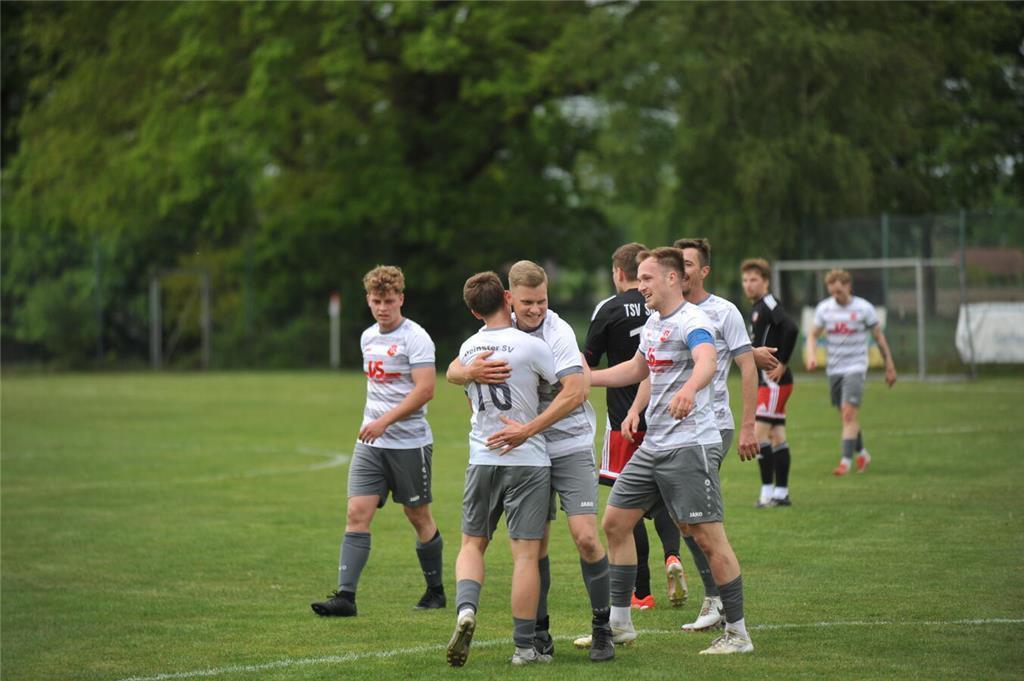 Wichtige Punkte im Abstiegskampf: Der Deinster SV hat am Sonntagnachmittag mit 4...