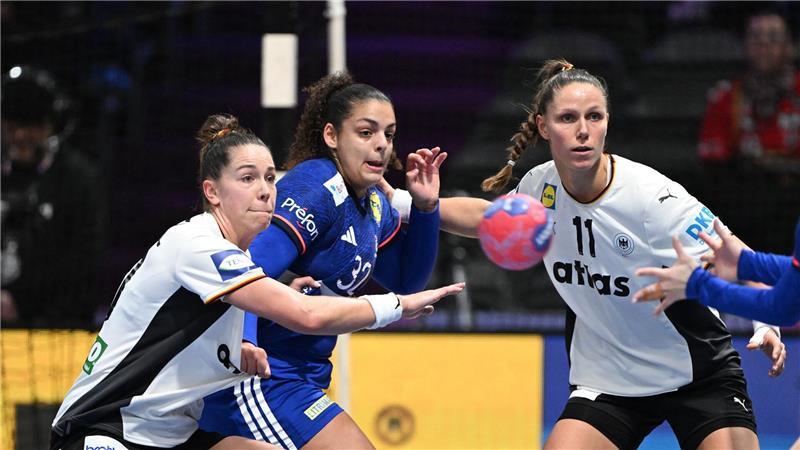 DHB-Frauen greifen nach Gold: Zweifel gehören nicht dazu Wichtigste Stützen in der Abwehr: Emily Vogel (l) und Xenia Smits.