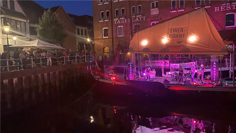 Fazit aus Mallorca: Das Buxtehuder Altstadtfest war ein voller Erfolg „Wie am Mittelmeer“ empfand der Altstadtvereinsvorsitzende Ulrich Wiegel die Stimmung am Fleth.