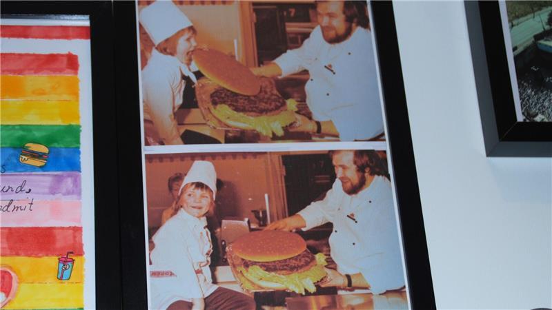 Wie der Vater so der Sohn: Michael Knirsch mit seinem Vater, der Koch im Hamburger Blockhouse war.