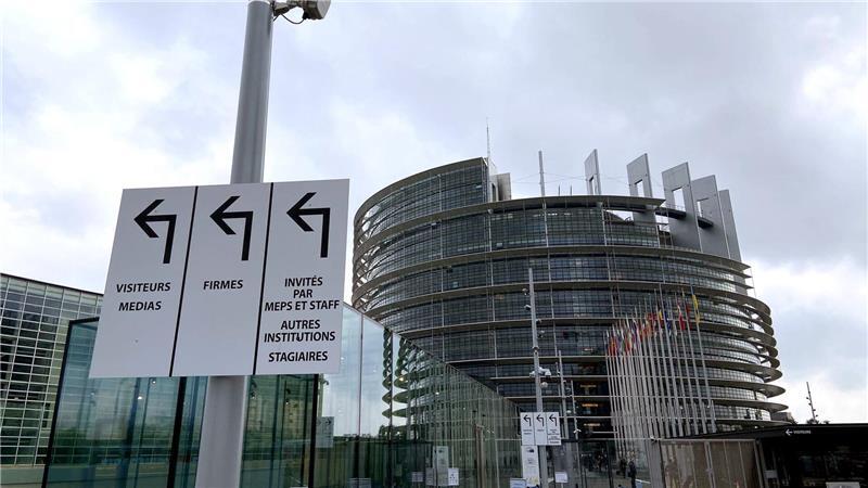 Behörden werfen Huawei Bestechung im EU-Parlament vor Wie die belgische Staatsanwaltschaft mitteilt, soll die Korruption von 2021 bis heute regelmäßig und sehr diskret „unter dem Deckmantel des kommerziellen Lobbyings in verschiedenen Formen praktiziert worden sein“