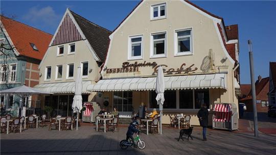 Wie geht es mit dem traditionsreichen Café Brüning am Kirchplatz in Otterndorf weiter?