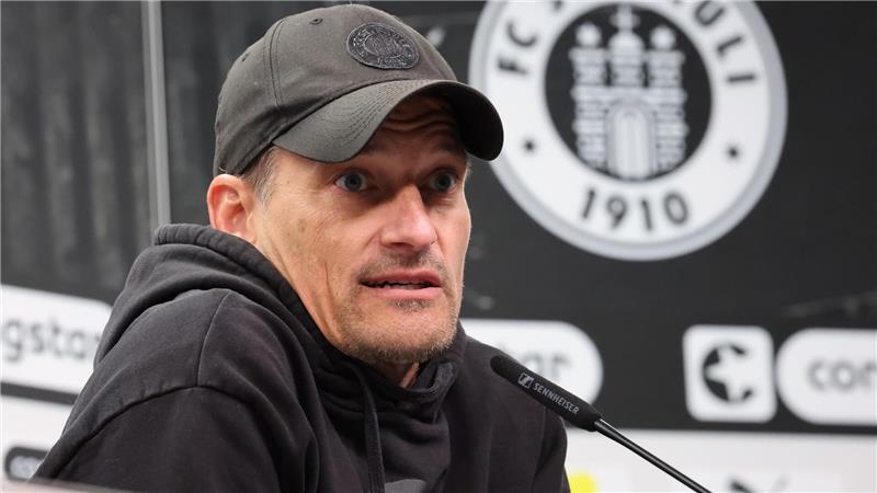 Wie geht es weiter?: FC St. Paulis Trainer Alexander Blessin zögert noch mit einer Zukunftsentscheidung.