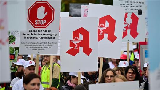 Ärzte und Apotheker demonstrieren in Ertfurt am 1. 11. 2023. 