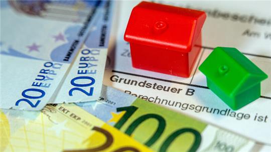 Wie hoch fällt die Grundsteuerzahlung für Immobilien nach der Neuberechnung aus? Das interessiert viele Haus- und Grundstücksbesitzer - und auch die Stader SPD.