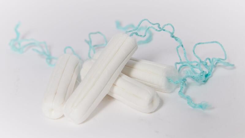 Schwermetalle in Tampons entdeckt: Wie gefährlich sind sie? Wie in vielen Gegenständen und Lebensmitteln lassen sich in Tampons winzige Mengen an Schwermetallen nachweisen. (Archivbild)