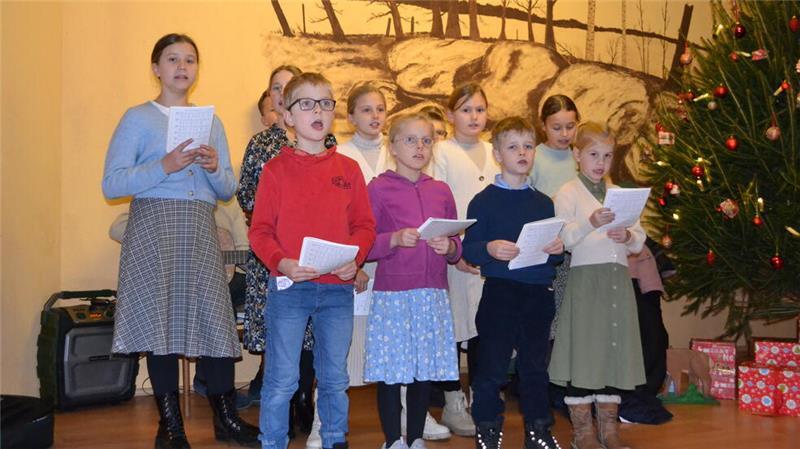 Wie jedes Jahr, sang der Kinderchor der Freikirchlichen Baptistengemeinde Stade auf dem Saal des Moorpedders.