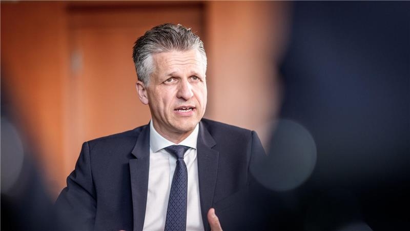 Frei: Koalitionsvertrag sieht keine Steuererhöhung vor Wie können die Milliardenlöcher im Haushalt gestopft werden? Kanzleramtsminister Thorsten Frei (CDU) meint: Nicht mit Steuererhöhungen. (Archivbild)
