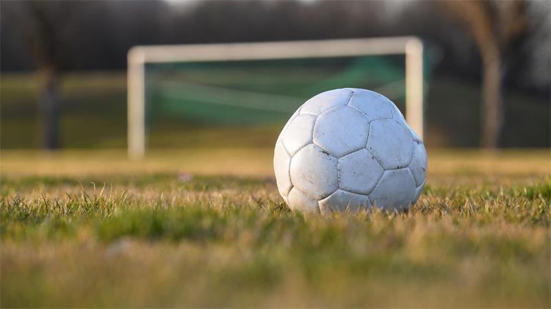 Wie kommt der Ball ins Tor? Dafür braucht es heute „Lösungen“. (Illustration)