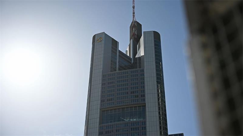 Wie lange bleibt Deutschlands zweitgrößte Privatbank noch unabhängig?