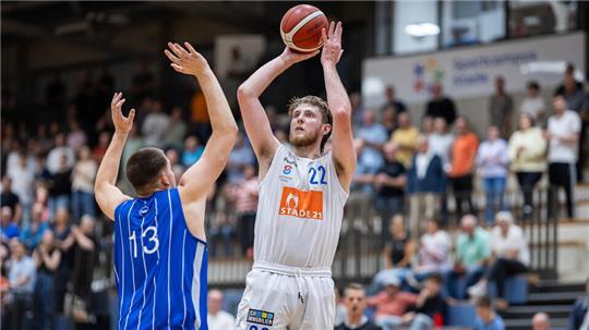 Wie lange wird 2,13-Meter-Center Ryker Wuttke fehlen?