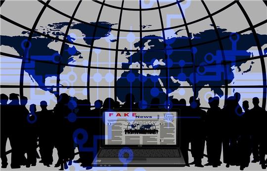 Wie lassen sich Fake-Nachrichten im Netz als solche identifizieren? Die meisten Mädchen haben den Umgang mit Informationen aus dem Internet nie gelernt. Symbolfoto: Pixabay