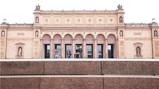 Wie riecht es eigentlich in der Kunsthalle?  In der neuen Telefonführung von „Bei Anruf Kultur“ werden eventuell auch Fragen wie diese beantwortet.