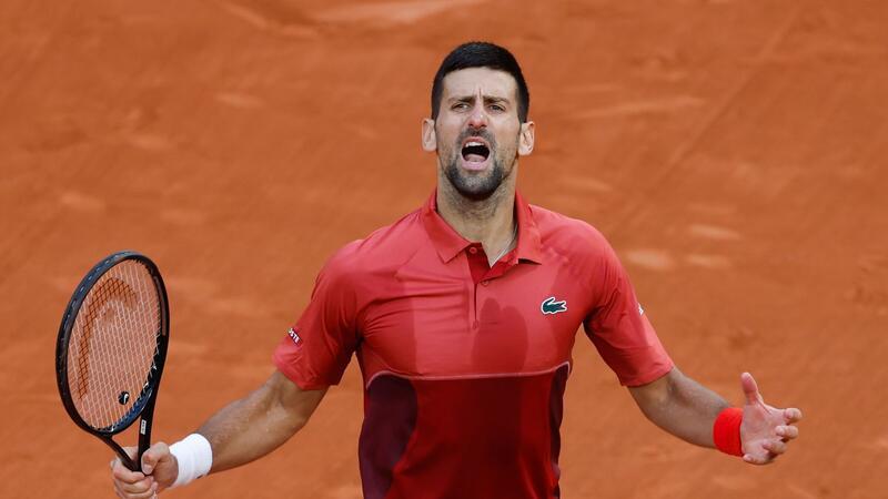Zverev kämpft sich ins Viertelfinale der French Open Wie schon in der Runde zuvor kämpfte sich Djokovic von einem 1:2-Satzrückstand zurück.