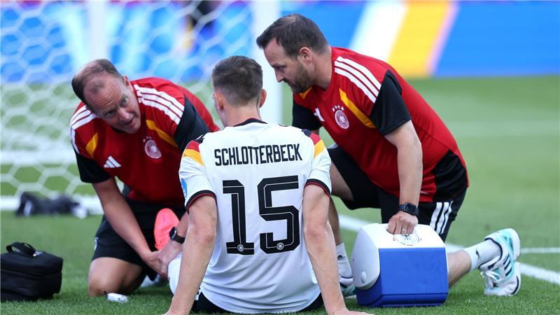 Sieg der Emotionen: Undav schießt DFB-Elf in K.-o.-Runde Wie schwer ist Nico Schlotterbeck (m) verletzt?