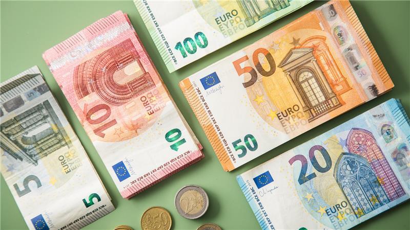 Wie viel darf‘s denn sein? Wer einen Kredit aufnimmt, sollte die monatlichen Raten zur Rückzahlung gut überdenken. Denn sie haben entscheidenden Einfluss auf die Gesamtkosten des Darlehens.