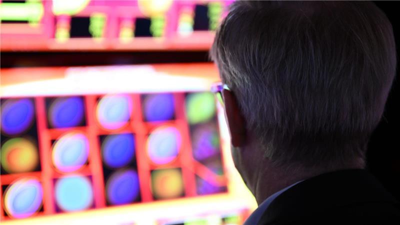 Wie viele Pflaumen sind in einer Reihe? Je mehr, desto besser. Szene aus einer legalen Spielothek in Deutschland.