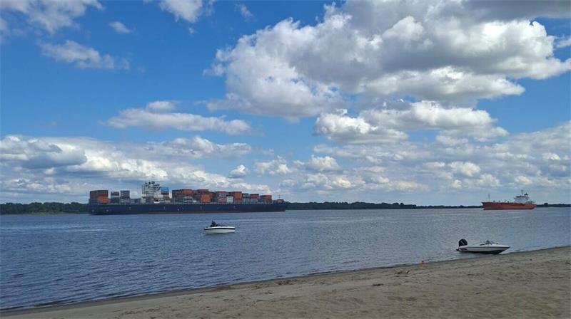 Wie wäre es am Tag der deutschen Einheit mit einem Spaziergang am Abbenflether Strand? Das Wetter spielt laut Meteorologen jedenfalls mit. (Archivbild).