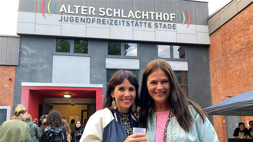 Wiebke Jensen und Dorte Broberg aus Steinkirchen und Agathenburg lassen sich mit...