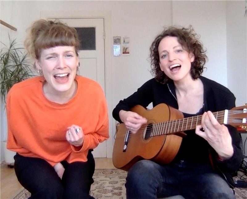 Wiebke Kruse (links) und Anne von Twardowski wollen während der Corona-Krise Kinder mit Mitmachvideos unterhalten.