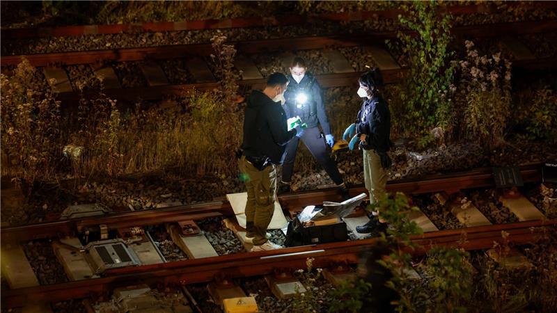 Bilder des Tages Wieder Feuerteufel am Werk ? Brand im Gleisbereich bei Wuppertal ruft Staatsschutz auf den Plan