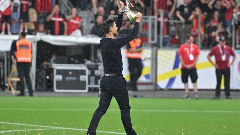 Wieder ein Cup für Alonso.