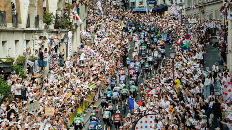 Tour-Strecke 2027: Pogacar muss auf Gelbes Trikot warten Wieder ein Tour-Highlight: Das Peloton überquert den Montmartre-Hügel. (Archivbild)