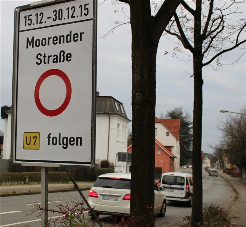 Wieder einmal ist die Moorender Straße voll gesperrt. Über Weihnachten soll sie geöffnet sein.