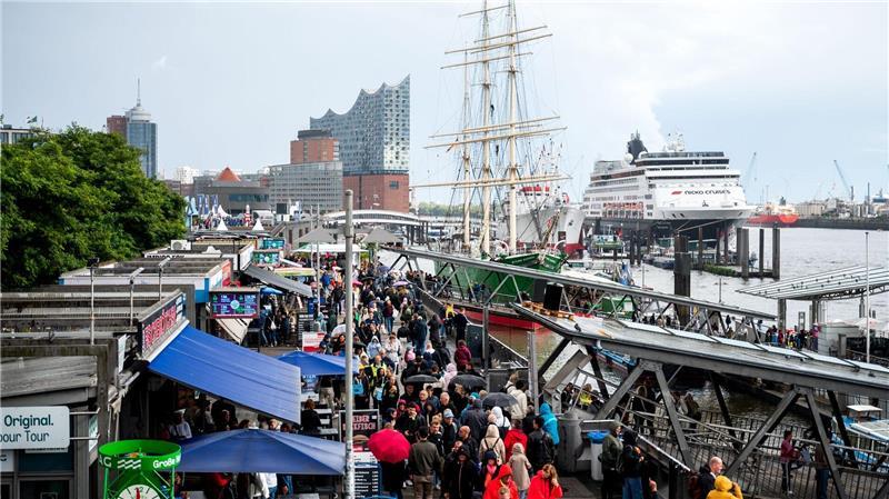Schiffe schauen und Feuerwerk - Cruise Days locken Besucher Wieder gut besucht: die Hamburg Cruise Days.