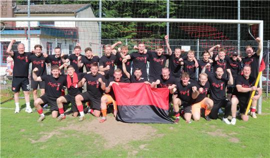 Wiederaufstieg gemeistert: SV Agathenburg/Dollern holt mit dem Sieg im Topspiel den Titel in der 1. Kreisklasse.