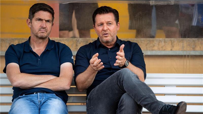 Hannovers neuer Hoffnungsträger: 96 holt Ex-HSV-Trainer Titz Wiedersehen: 96-Sportdirektor Ralf Becker (l) und Trainer Christian Titz.