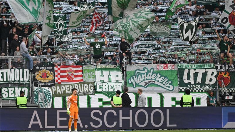 Bilder des Tages Wiedersehen mit den Fans von Werder für Michael Zetterer.