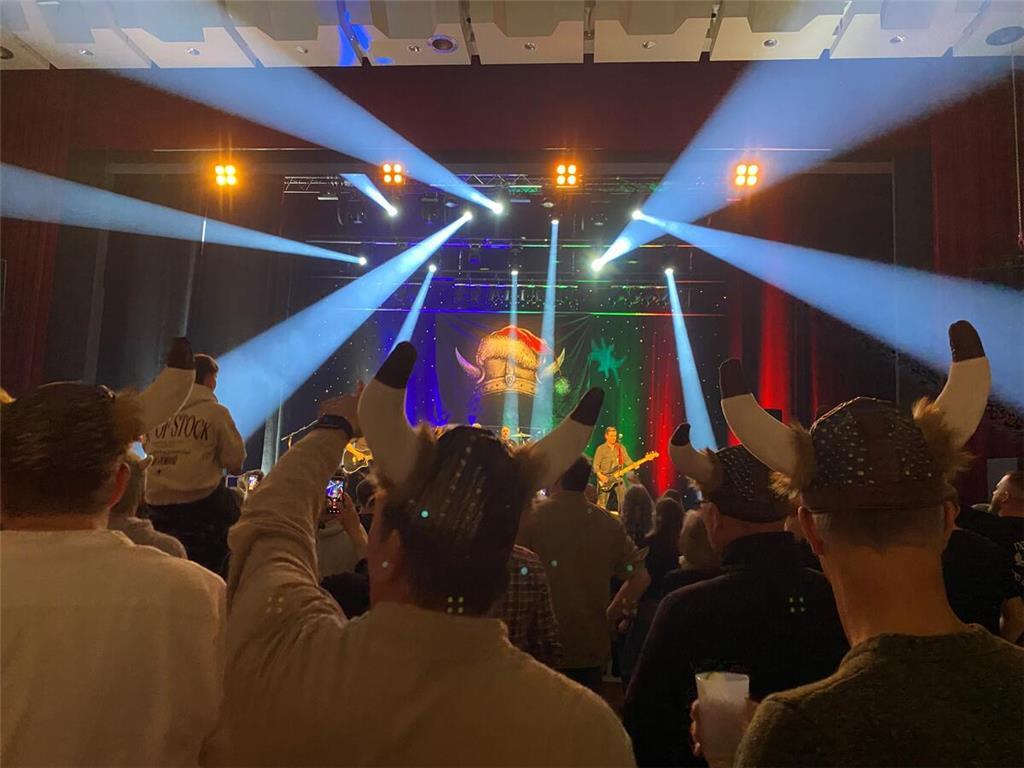 Wikinger-Helme stehen beim Torfrock-Publikum hoch im Kurs.