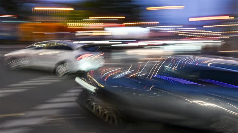 Wild-West in der Innenstadt? Bitte nicht, denn wer etwa beim Spurwechsel nicht genug aufpasst, haftet allein. 