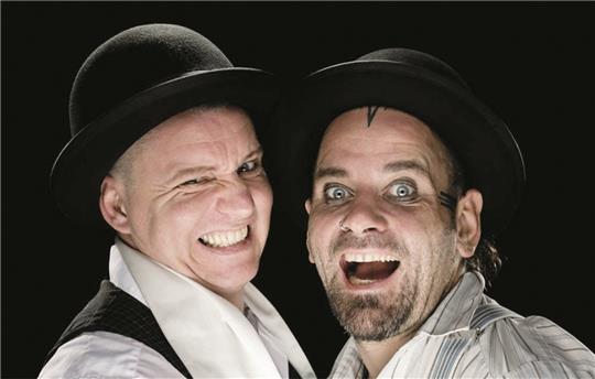Wild und witzig: das Duo Chaos Varieté Foto: Chaos Varieté