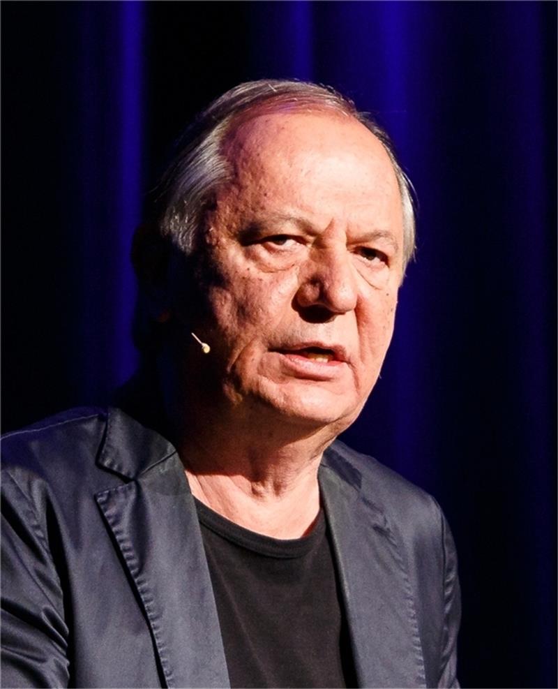 „Es hört nicht auf!“: Kabarettist Wilfried Schmickler kommt nach Buxtehude Wilfried Schmickler kommt erneut nach Buxtehude. Foto: Ilona Klimek