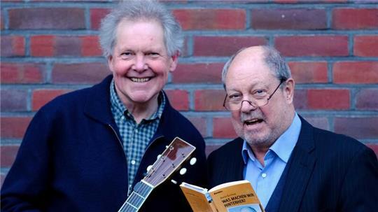 Wilfried Staake (links) und Walter Punke gastieren mit ihrem Programm in der Gedenkstätte Lager Sandbostel.